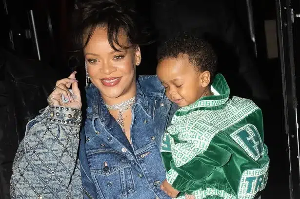 0_rihanna-shows-her-baby-bump-whilst-spotted-out-for-dinner-with-her-adorable-son-in-paris-6230236