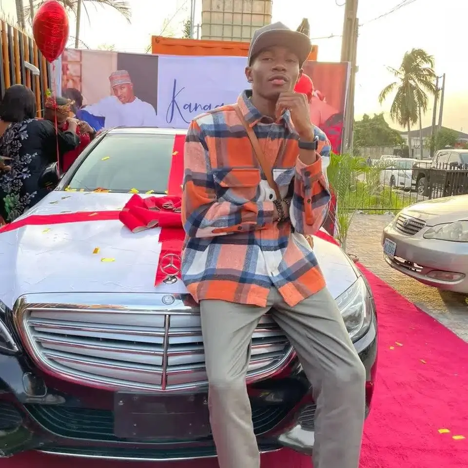 bbtitans-kanaga-jnr-receives-a-benz-car-4-7-million-cash-56-gift-boxes-and-more-as-birthday-gifts-from-his-fans-videos5-2126172